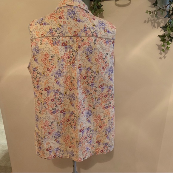 WindRiver Sleeveless Floral Top - Picture 3 of 10